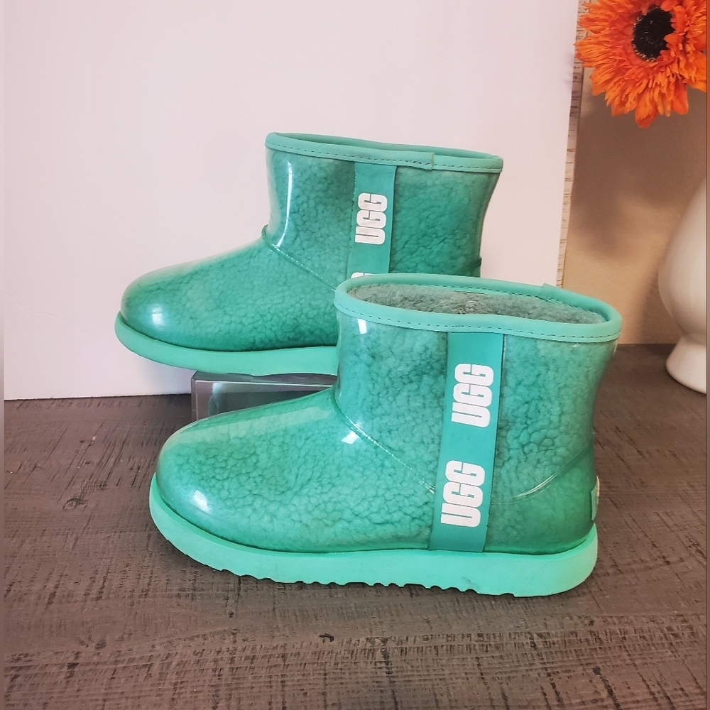 UGG Women Size 5  Aqua Boots